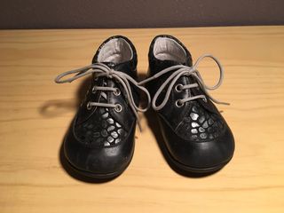 Zapatos y deportivas bebé talla 18, 19 y 20 de segunda mano por 2 EUR en  Guadalajara en WALLAPOP