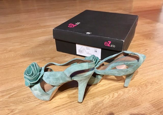 Sandalias azul turquesa ante de Ezzio