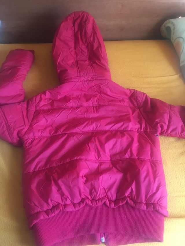 Cazadora abrigo plumas rojo COMO NUEVO