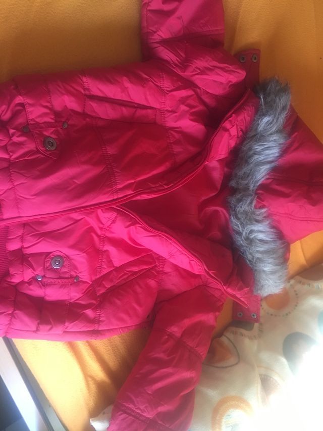 Cazadora abrigo plumas rojo COMO NUEVO