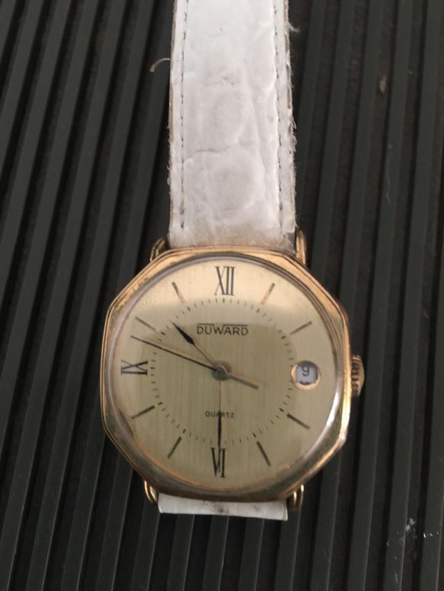 Reloj duward, años 70,octogonal, chapado oro.