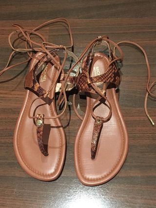 Sandalias romanas Michael Kors. 36.5 de segunda mano por 80 EUR en Huesca  en WALLAPOP