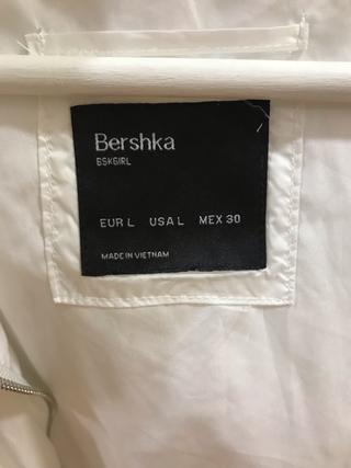 Chaqueta impermeable Bershka- talla L