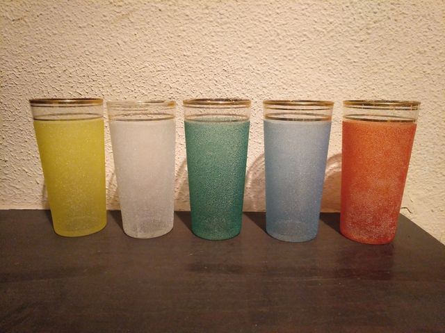 Vasos antiguos de colores