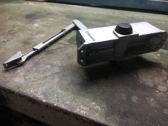 Muelle cierre de puertas