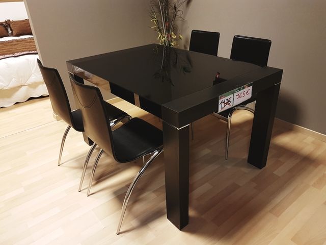 MESA COMEDOR + 4 SILLAS CUERO DE REGALO de segunda mano por 765 € en ... MESA COMEDOR + 4 SILLAS CUERO DE REGALO de segunda mano por 765 € en ...