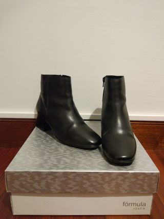 Botines negros con tacón - Fórmula Joven de segunda mano por 20 EUR en  Eibar en WALLAPOP
