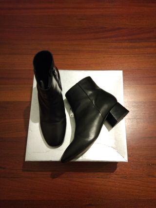 Botines negros con tacón - Fórmula Joven de segunda mano por 20 EUR en  Eibar en WALLAPOP