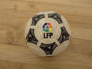 Balon Adidas Questra LFP 94\\/95 de segunda mano por 275 EUR en Donostia-San  Sebastián en WALLAPOP