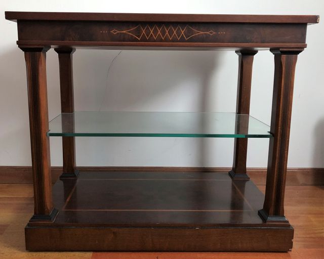 Mesa auxiliar con ruedas de caoba