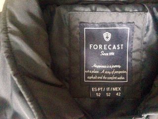 Abrigo hombre Forecast. de segunda mano por 35 EUR en Córdoba en WALLAPOP