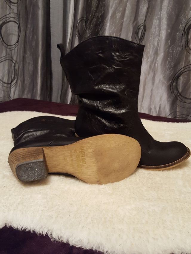 Botas negras estilo camperas