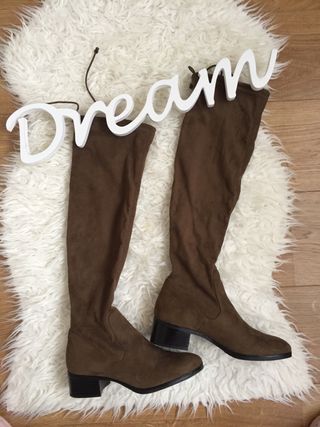 Botas mosqueteras Zara de segunda mano por 35 EUR en Guadalajara en WALLAPOP