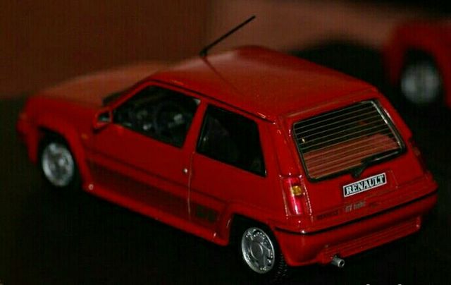 RENAULT 5 GT TURBO ROJO RED ESCALA 1:43 DE UNIVERS
