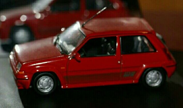 RENAULT 5 GT TURBO ROJO RED ESCALA 1:43 DE UNIVERS