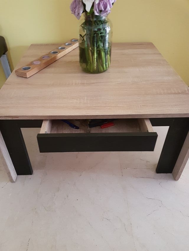 Mesa centro comedor de segunda mano por 40 € en Torremolinos en WALLAPOP Mesa centro comedor de segunda mano por 40 € en Torremolinos en WALLAPOP
