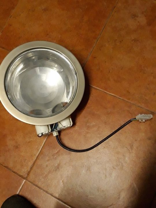 downligth. dispongo de 6.  A 6€ cada una. 