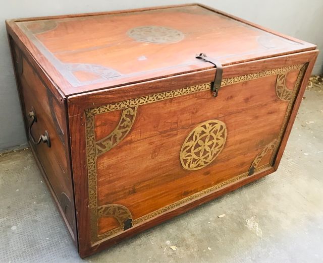 Armario oriental de segunda mano por 320 € en Barcelona en WALLAPOP