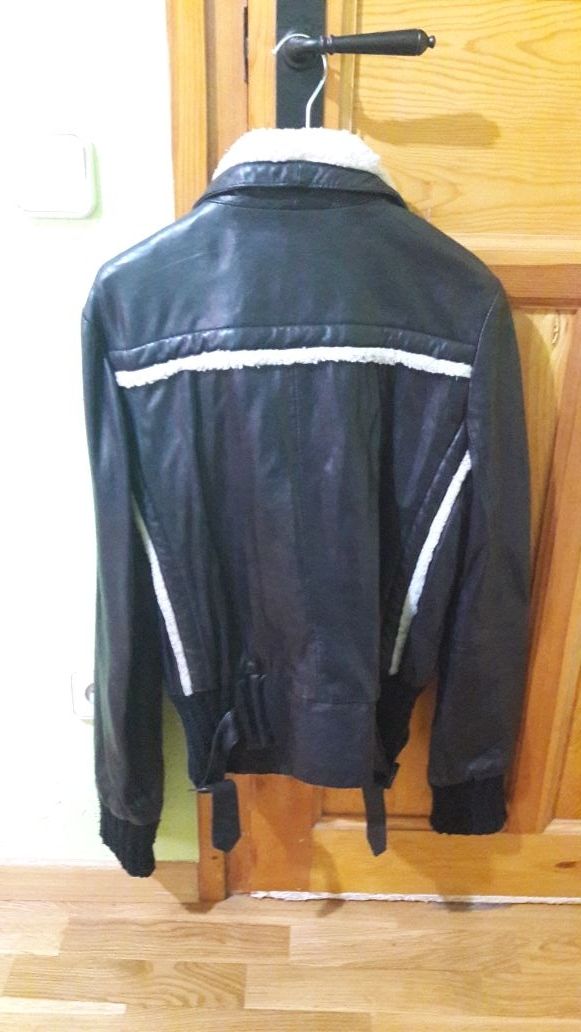 Cazadora de mujer de piel negra de Company&Co