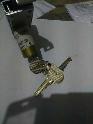 Cerradura puerta garaje de segunda mano en WALLAPOP