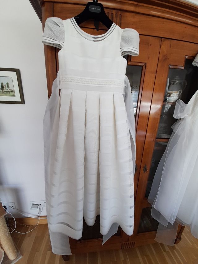 Vestido de comunión  nuevo, talla 115.