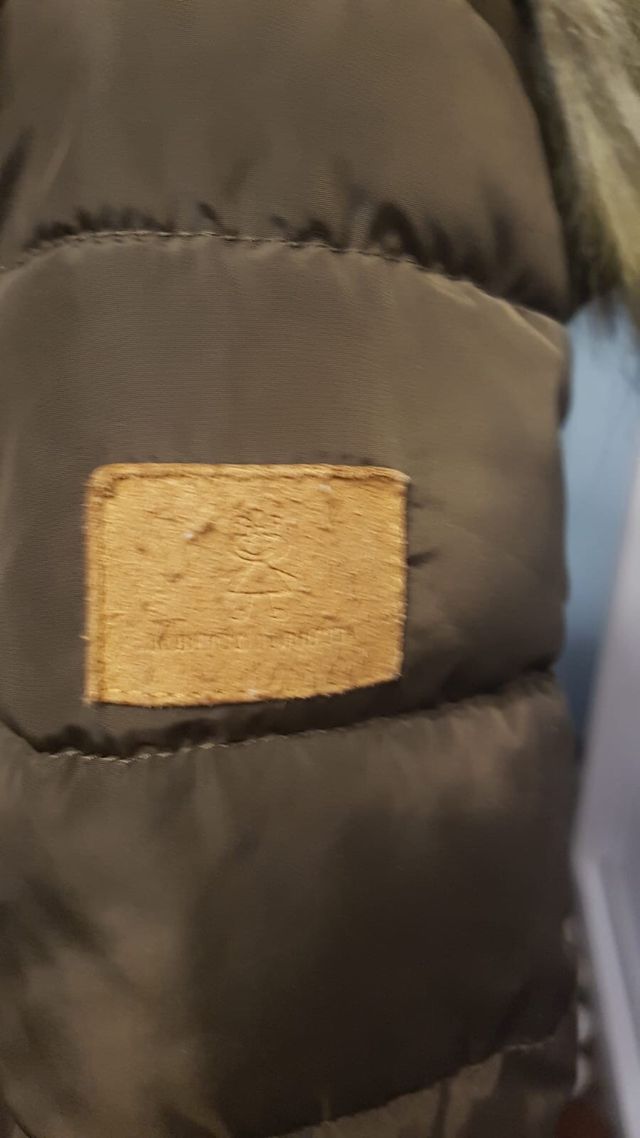 Cappotto impermeabile Roberto Torretta con cappuccio.