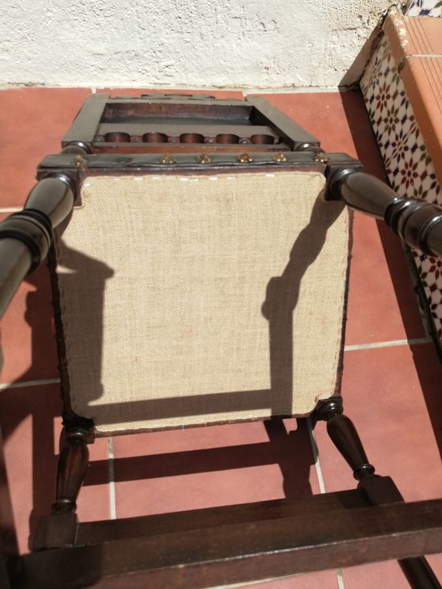 SILLAS CUERO REPUJADO SIGLO XIX