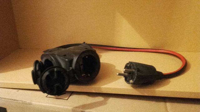 enchufe con tres salidas ,,,, telef 699008364