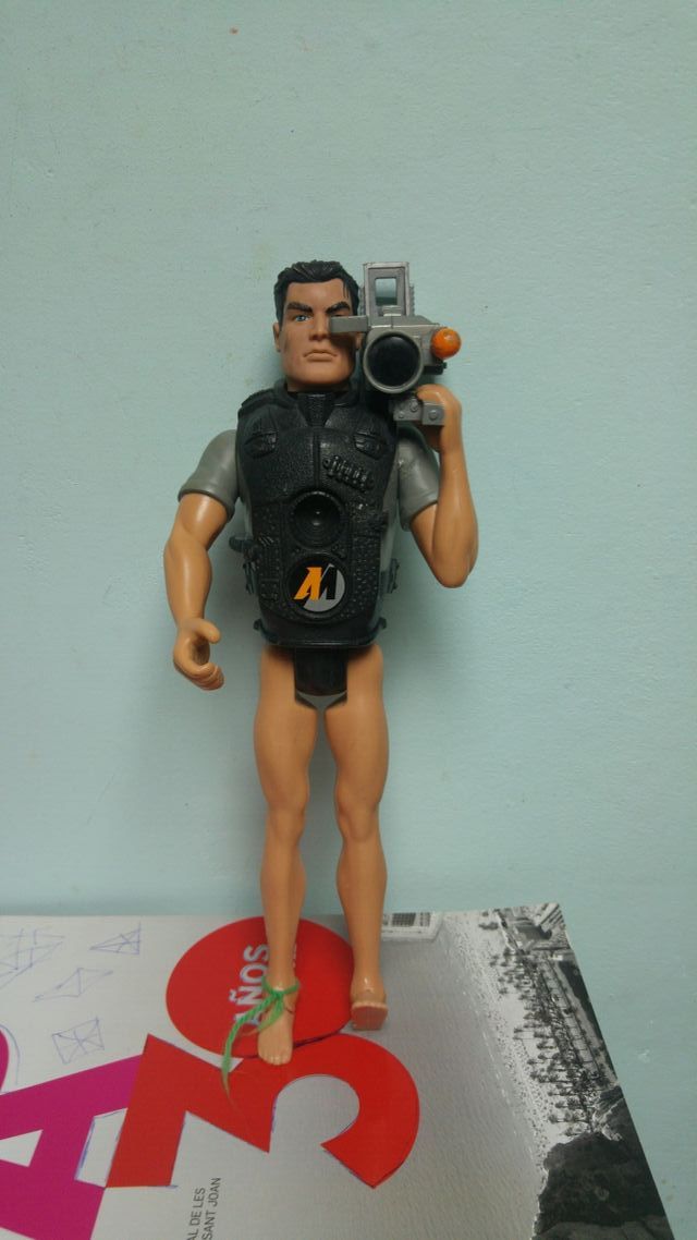 muñecos action man y barbie