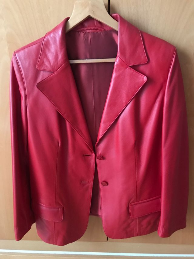 Americana piel color rojo