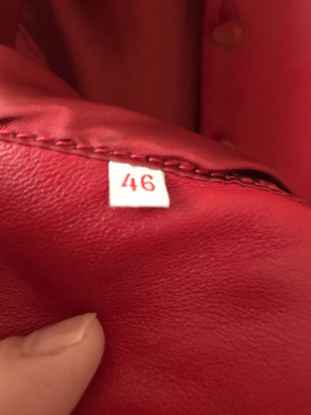 Americana piel color rojo