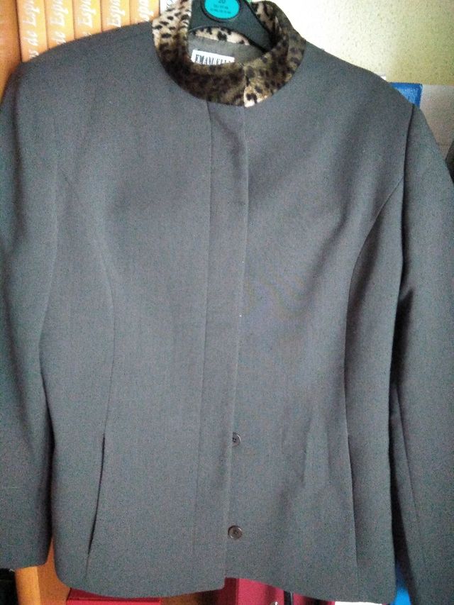 CHAQUETA TALLA 40 PUESTA 1 VEZ
