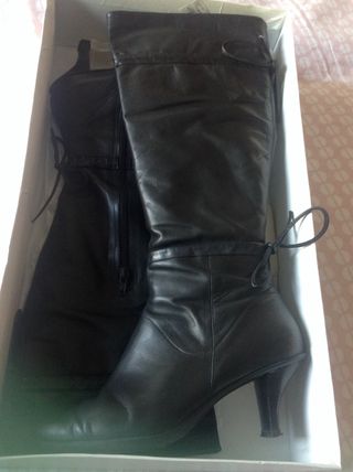 Botas mujer Farrutx T 39,5 de segunda mano por 15 EUR en Alcobendas en  WALLAPOP