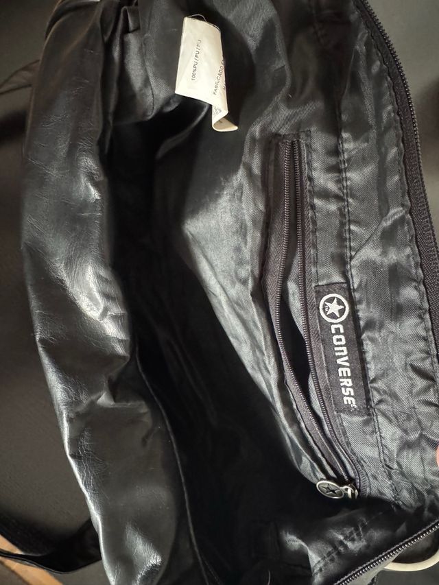 Mochila bandolera negra Converse