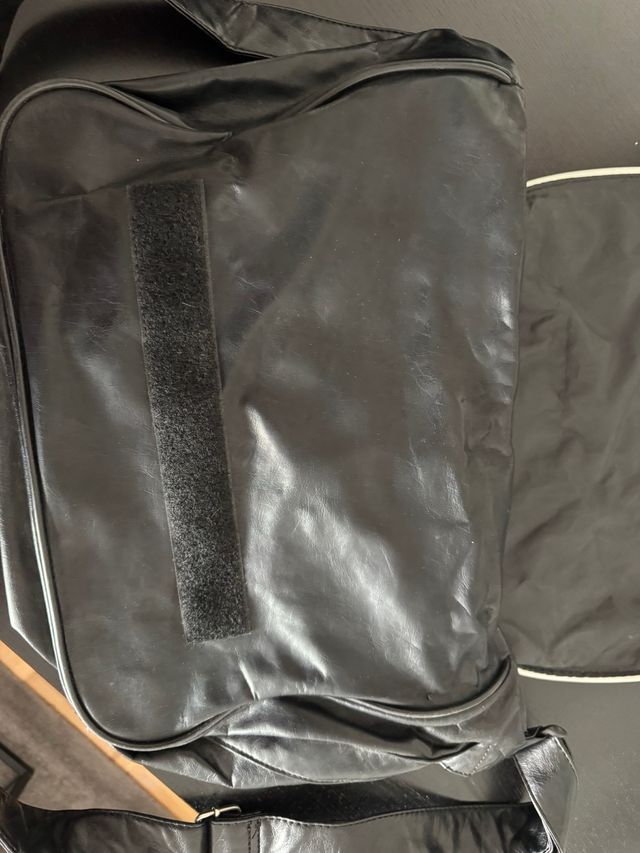 Mochila bandolera negra Converse