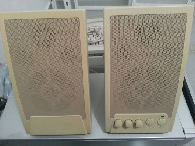 Altavoces de ordenador vintage