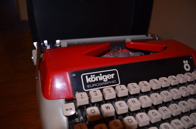 Maquina de escribir Koniger. Española. Buen estado