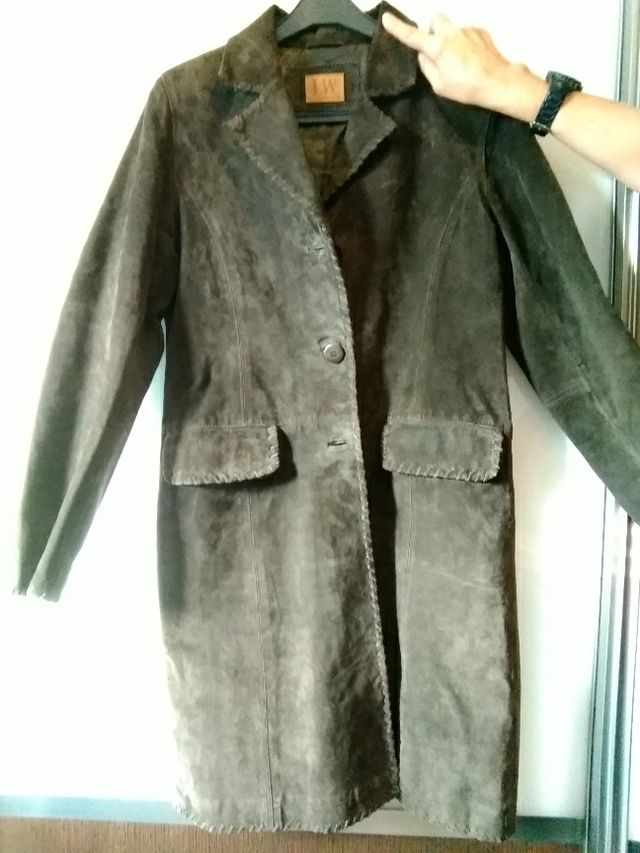 Abrigo piel. seminuevo. Color marron