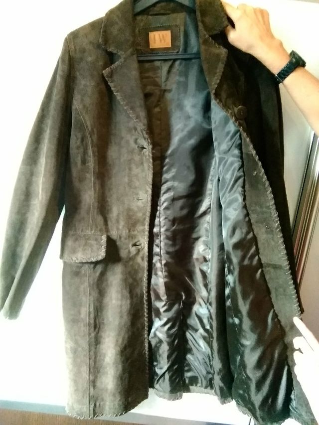 Abrigo piel. seminuevo. Color marron
