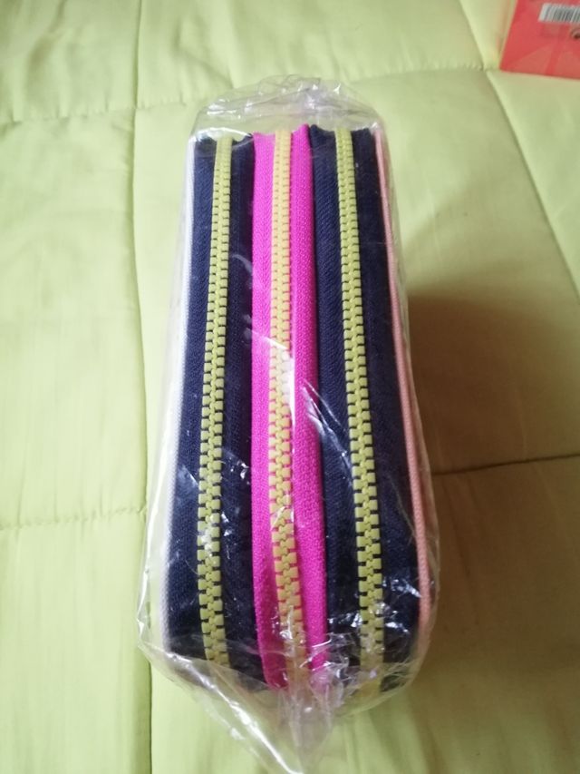 Estuche 3 pisos lleno.