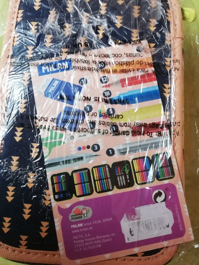 Estuche 3 pisos lleno.