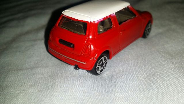 mini Cooper escala 1 : 64 igual guisval 