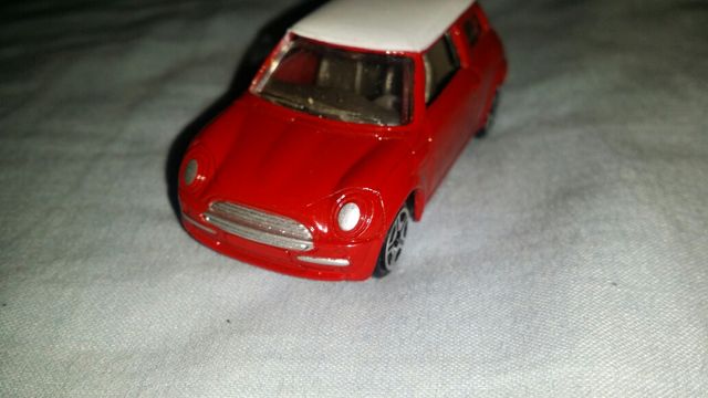 mini Cooper escala 1 : 64 igual guisval 