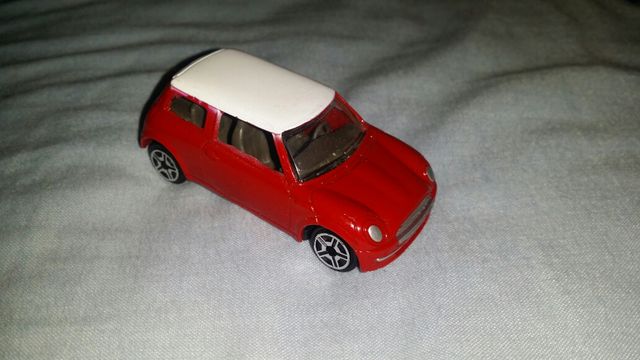 mini Cooper escala 1 : 64 igual guisval 