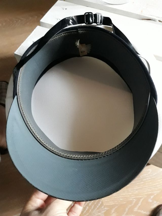 Gorra plato policía alemana.