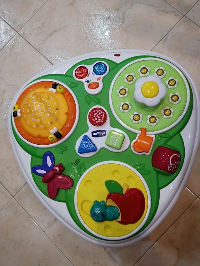 Mesa actividades Chicco