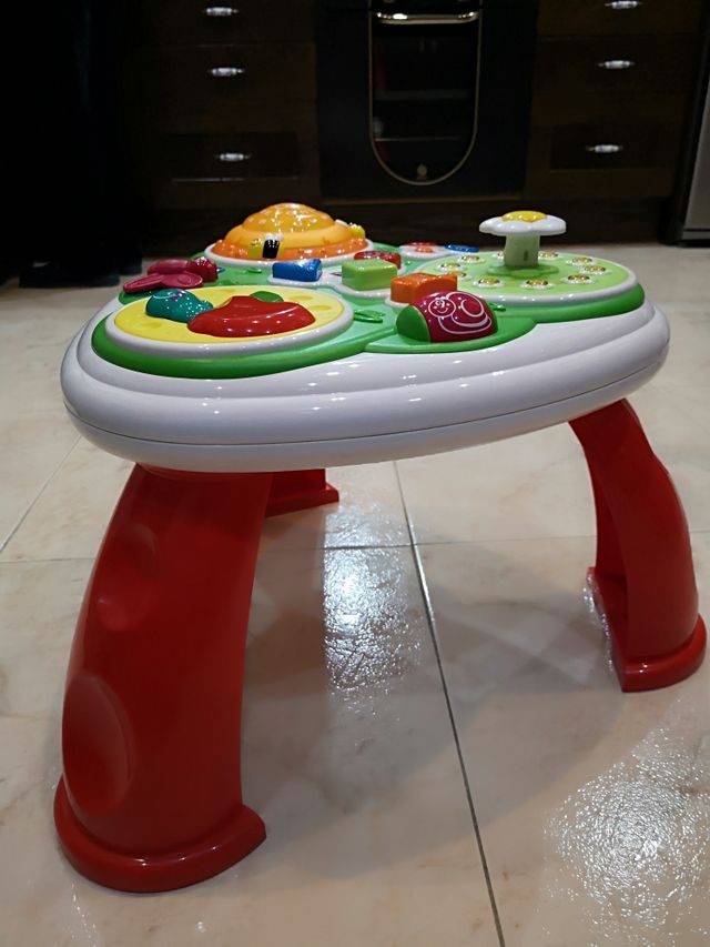 Mesa actividades Chicco