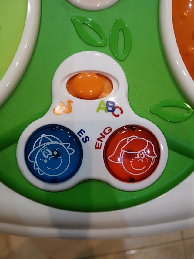 Mesa actividades Chicco