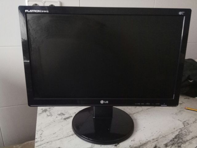 Monitor 19"panorámico genial para ver películas