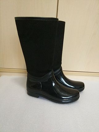 Botas agua negras de segunda mano por 45 EUR en Sant Andreu de la Barca en  WALLAPOP